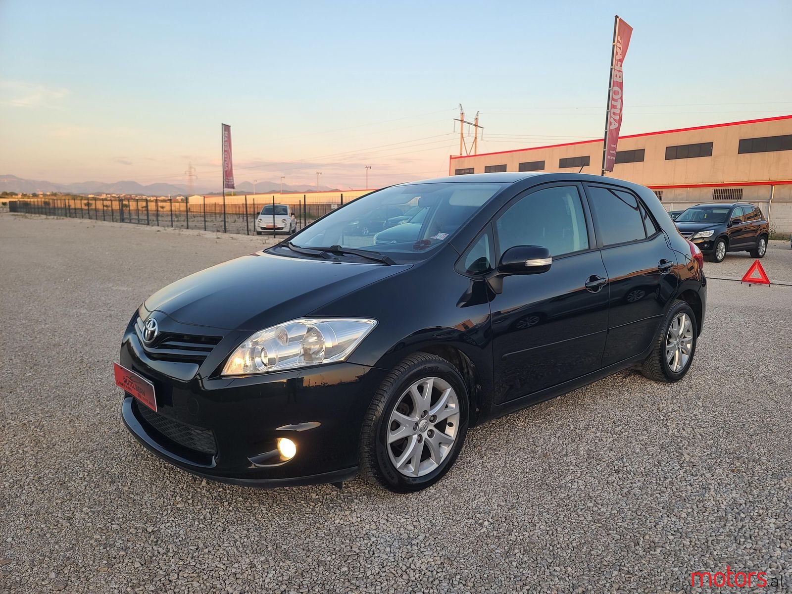 2012' Toyota Auris photo #3