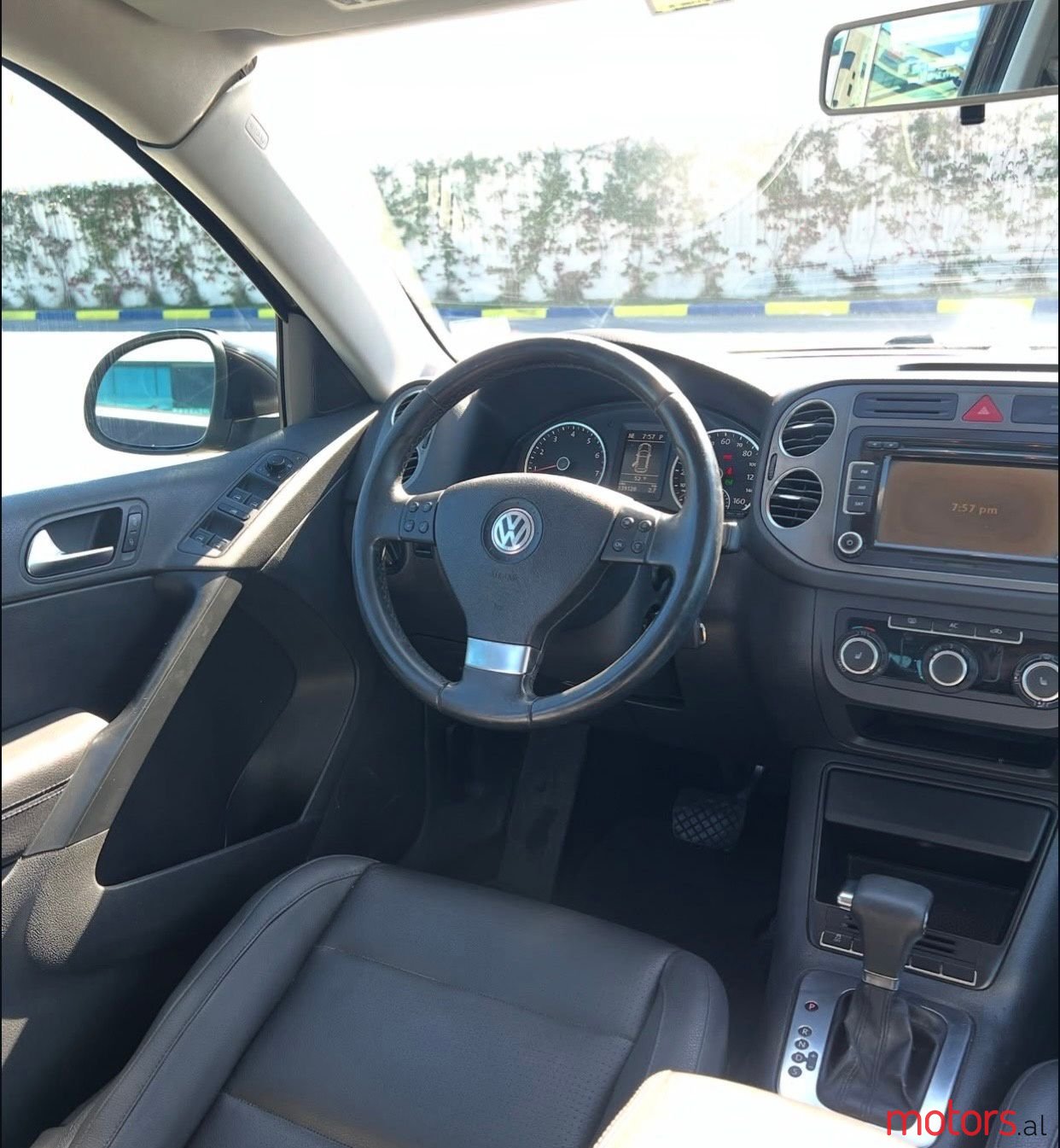 2010' Volkswagen Tiguan photo #4