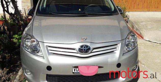 2012' Toyota Auris photo #1