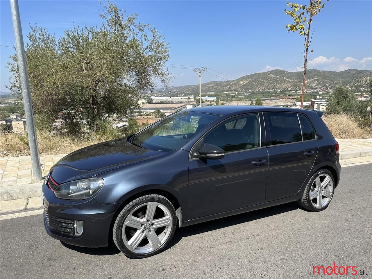 2010' Volkswagen Golf photo #3