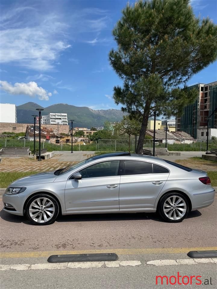 2012' Volkswagen Passat photo #4