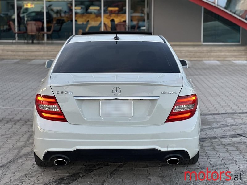 2012' Mercedes-Benz C 300 photo #3