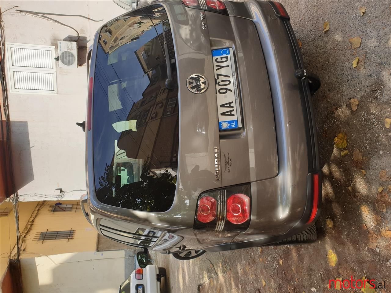 2010' Volkswagen Touran photo #2