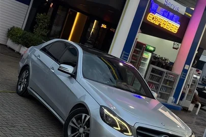 2014' Mercedes-Benz E 220