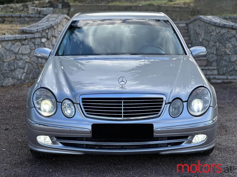 2004' Mercedes-Benz E 220 photo #5