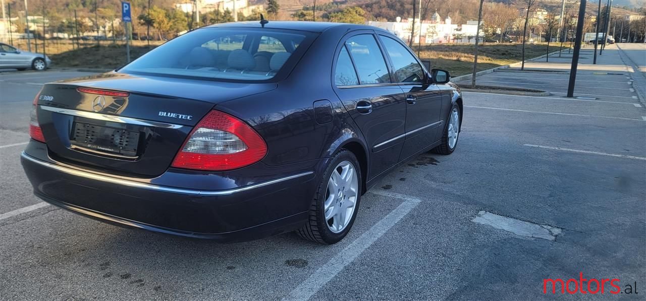 2009' Mercedes-Benz E 300 photo #2