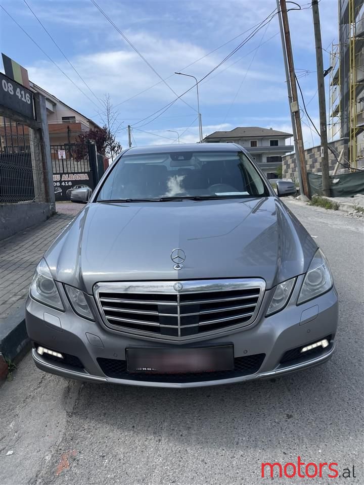 2010' Mercedes-Benz E 220 photo #6