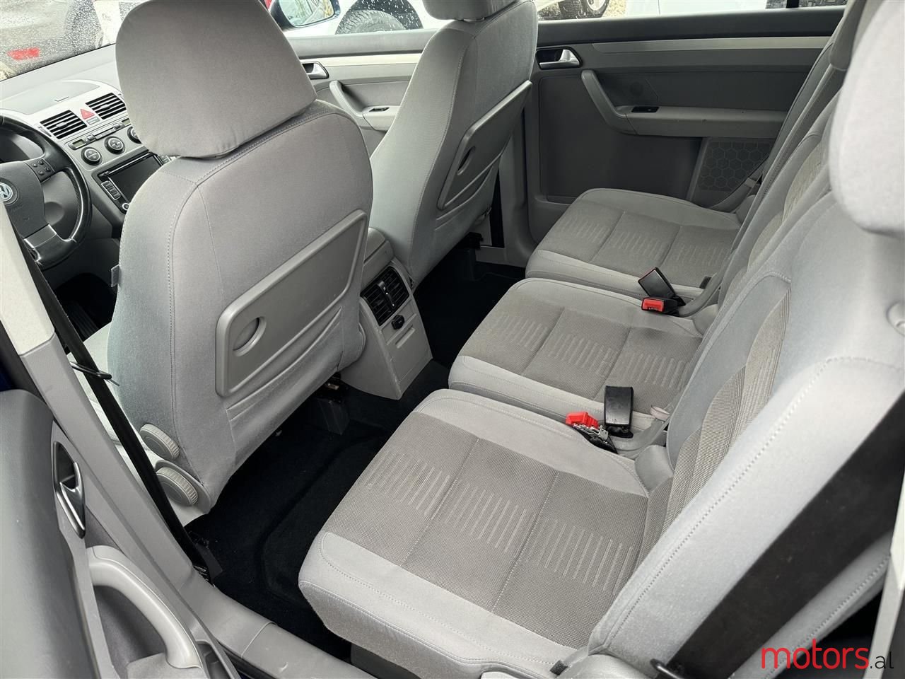2009' Volkswagen Touran photo #2