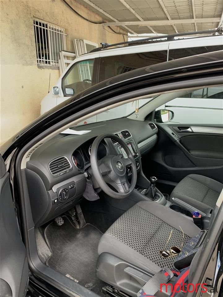 2011' Volkswagen Golf photo #2