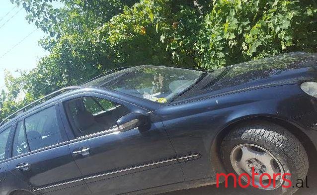 2002' Mercedes-Benz 220 photo #1