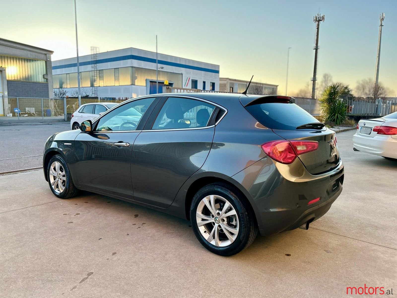 2013' Alfa Romeo Giulietta photo #4