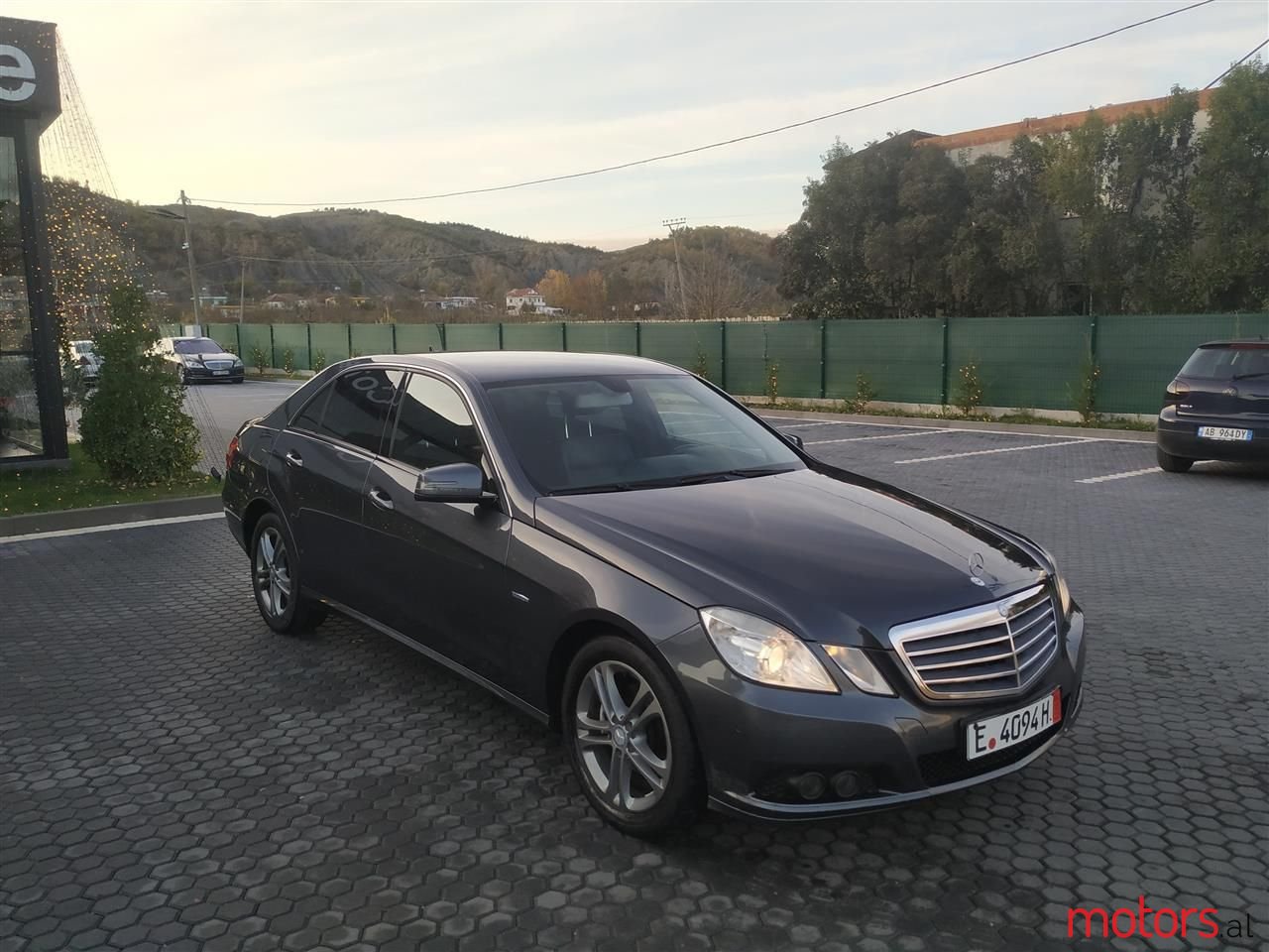 2011' Mercedes-Benz E 200 photo #5