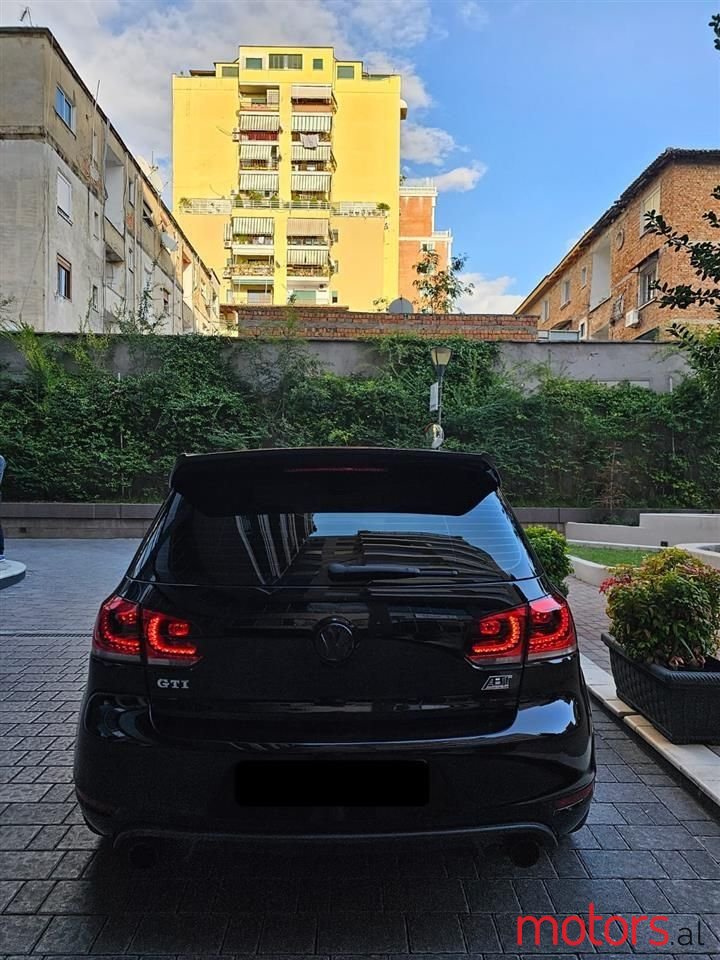 2011' Volkswagen Golf photo #4