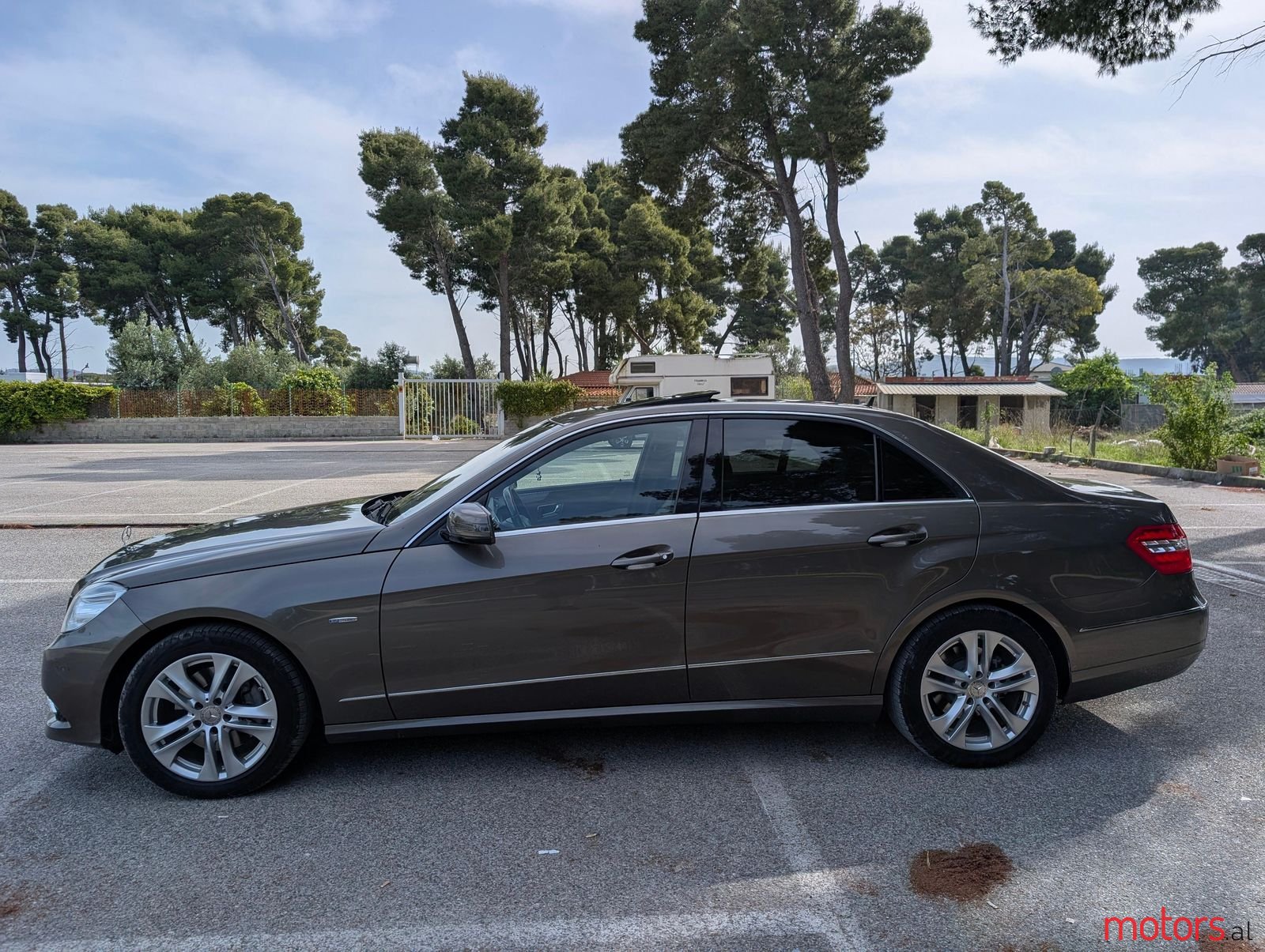 2009' Mercedes-Benz E 250 photo #2