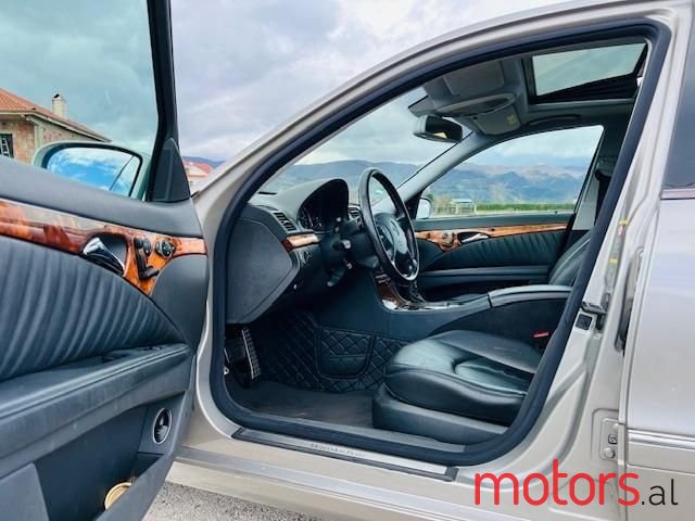2004' Mercedes-Benz E 240 photo #3