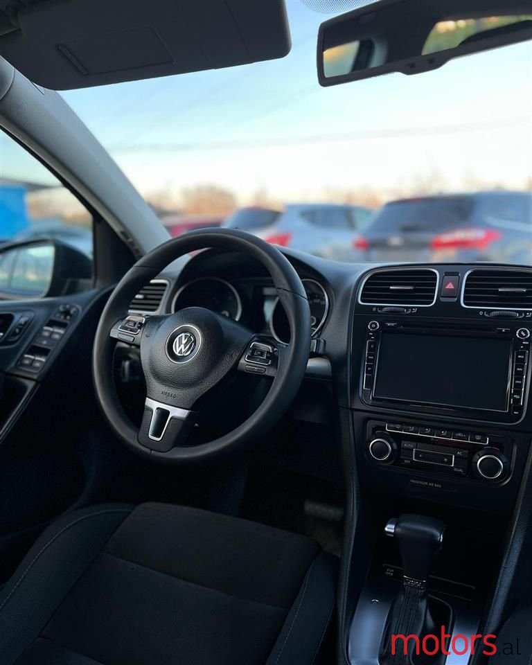 2009' Volkswagen Golf photo #6