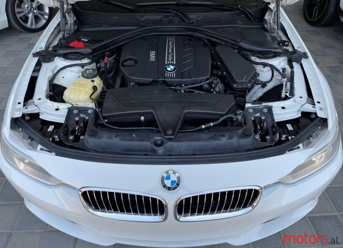 2012' BMW 320 photo #3