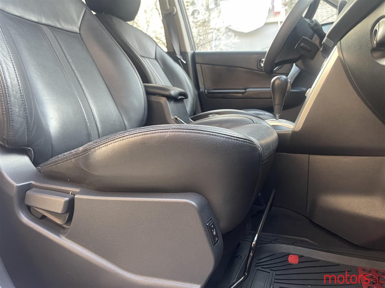 2010' Renault Koleos photo #3