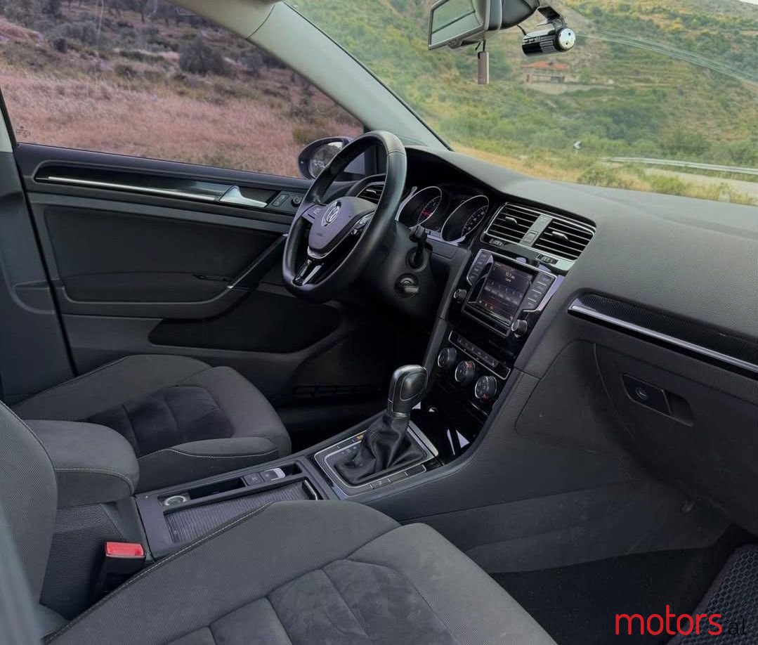 2014' Volkswagen Golf photo #3