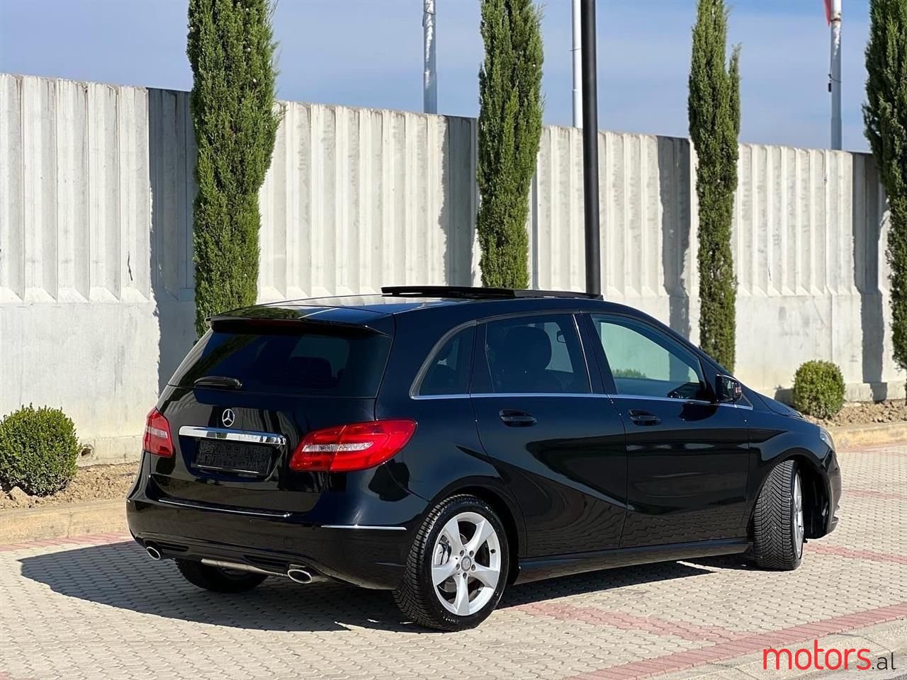 2014' Mercedes-Benz B 180 photo #3