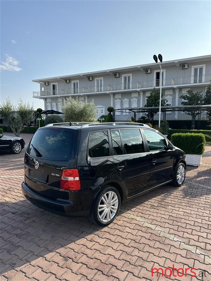 2006' Volkswagen Touran photo #1