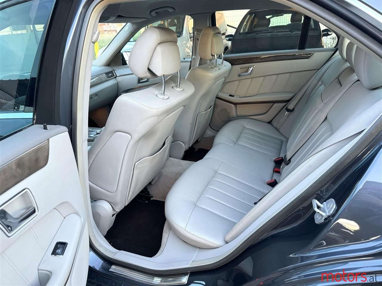 2009' Mercedes-Benz E 220 photo #5