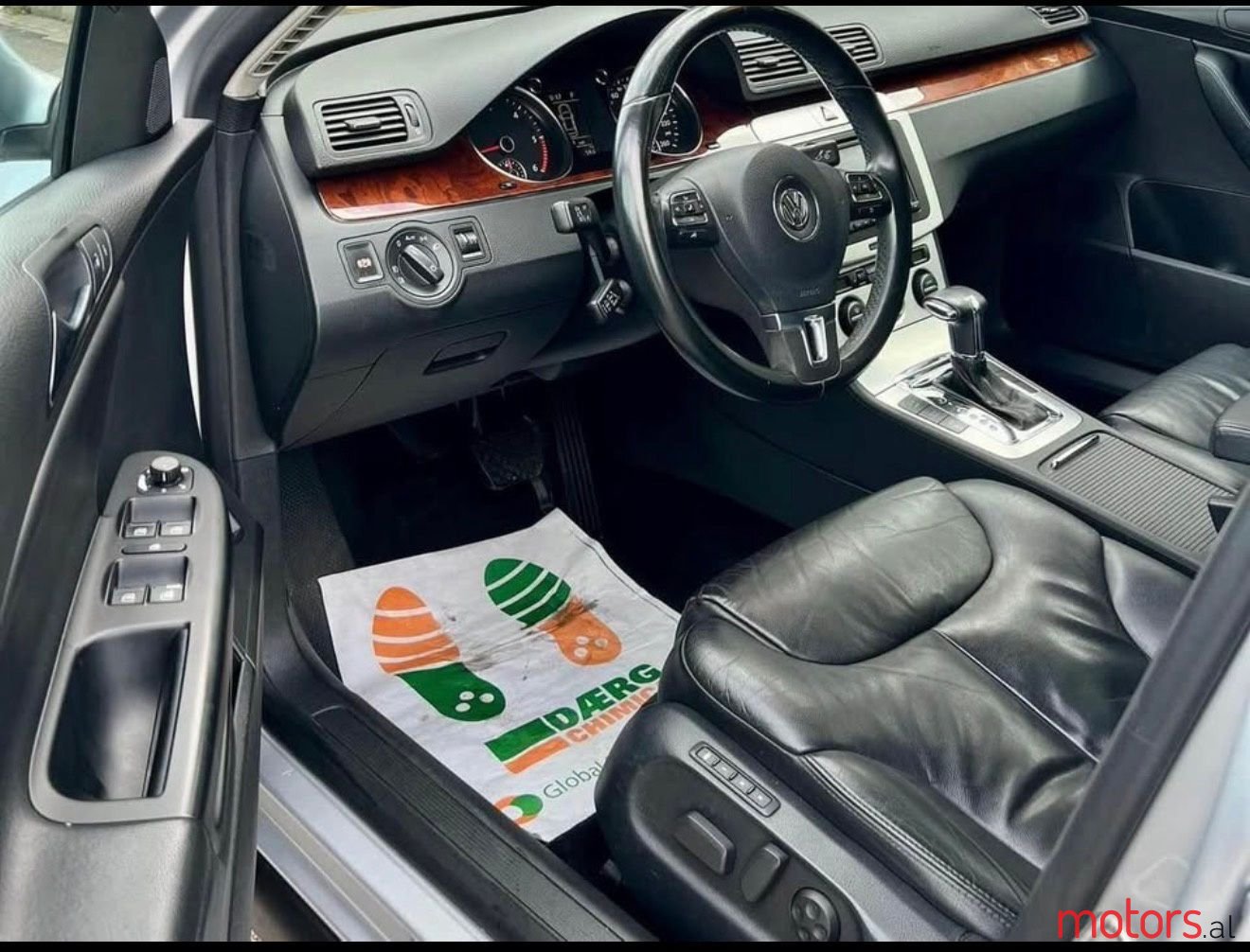 2010' Volkswagen Passat photo #5