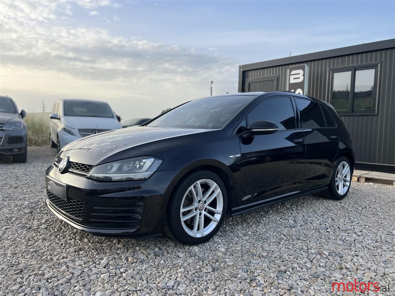 2015' Volkswagen Golf photo #3