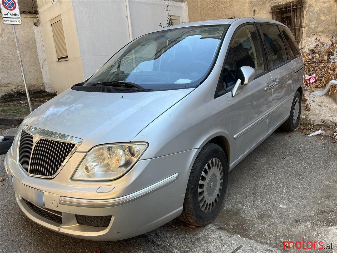 2005' Lancia Phedra photo #3