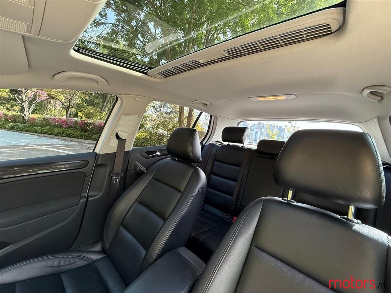 2012' Volkswagen Golf photo #4