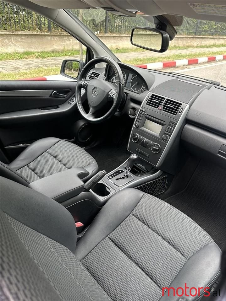 2010' Mercedes-Benz A 180 photo #2