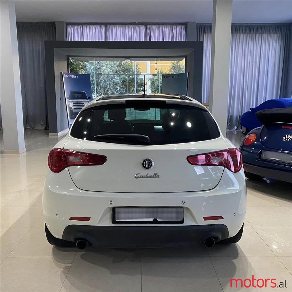 2010' Alfa Romeo Giulietta photo #2