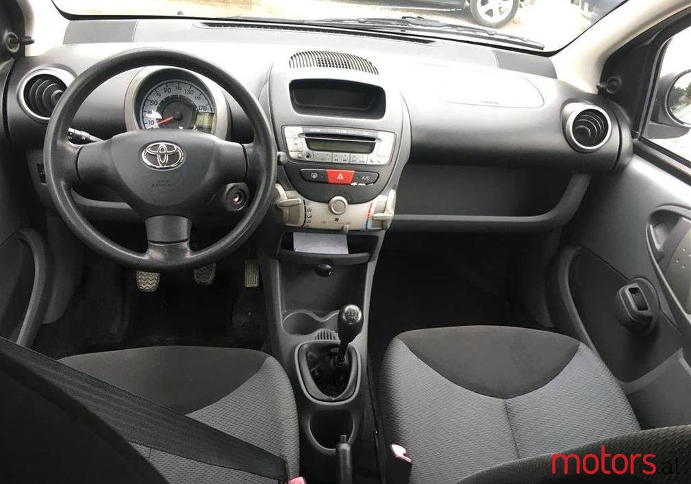 2006' Toyota Aygo photo #2