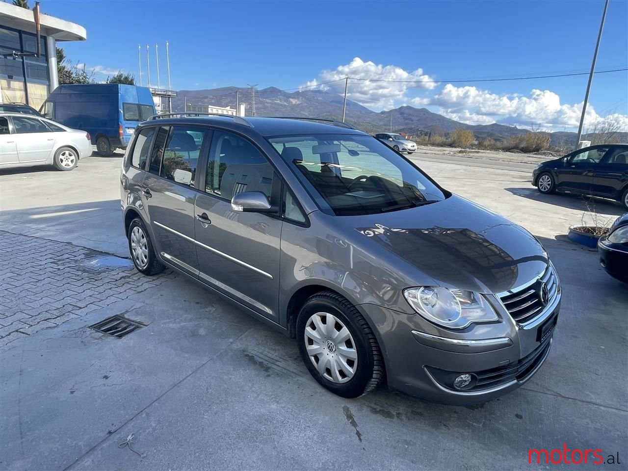 2007' Volkswagen Touran photo #5