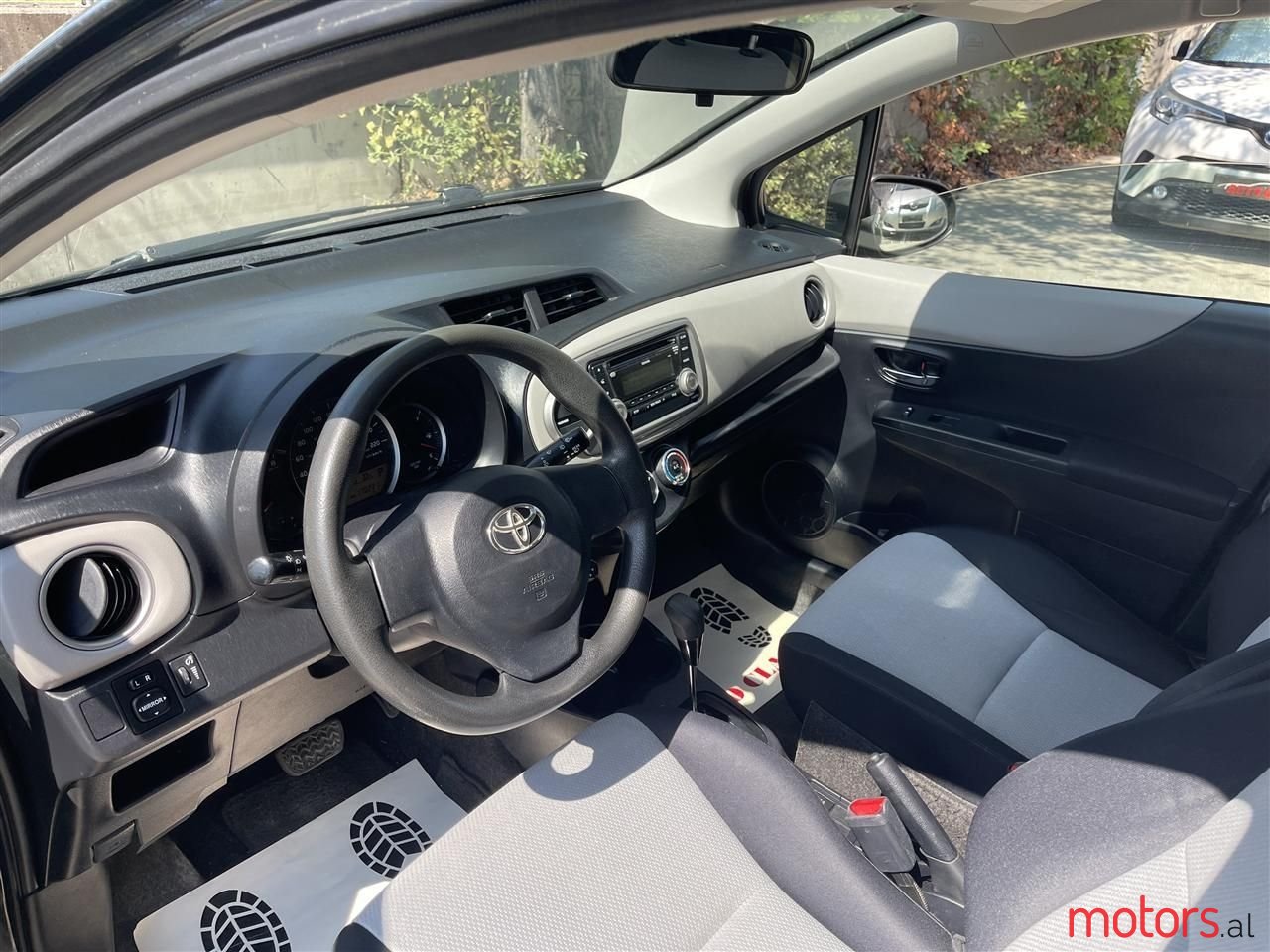 2013' Toyota Yaris photo #5