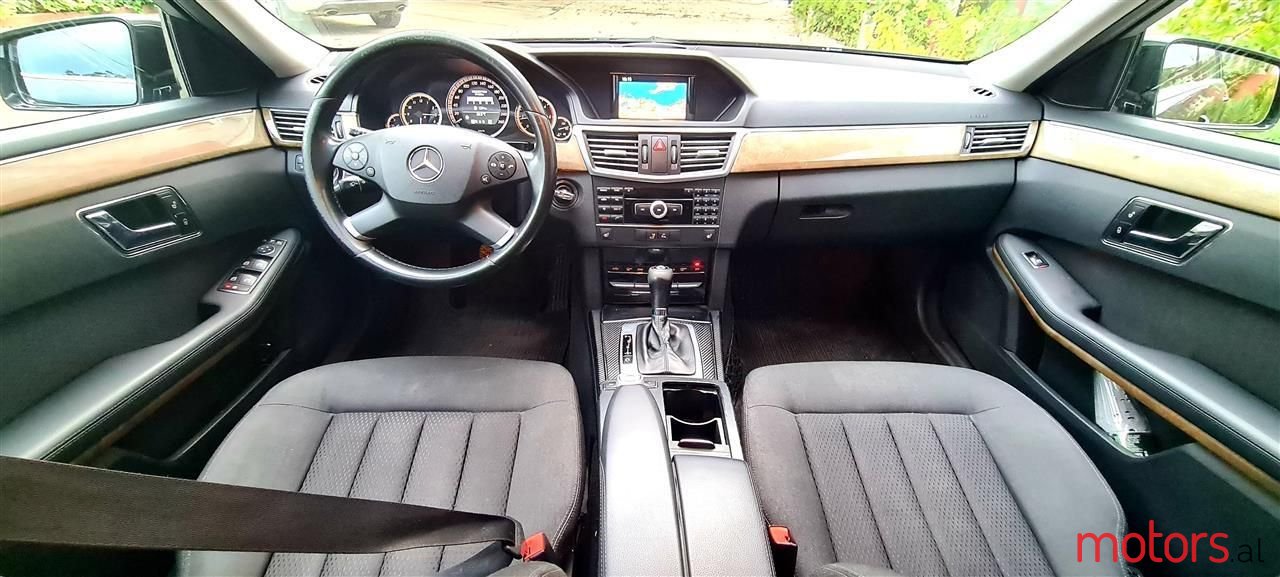 2010' Mercedes-Benz E 200 photo #4