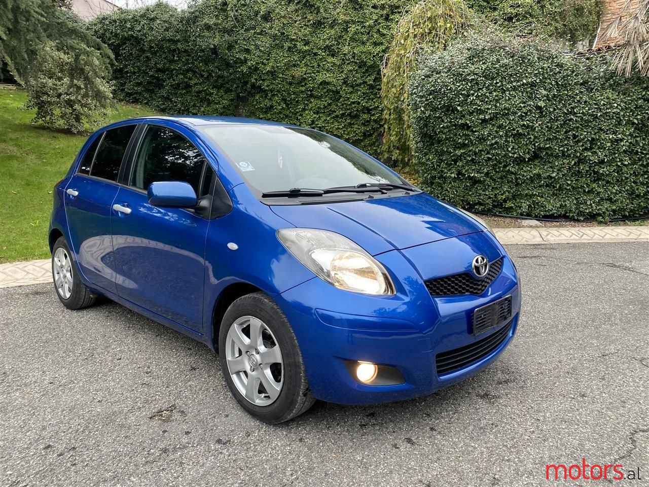 2011' Toyota Auris photo #3