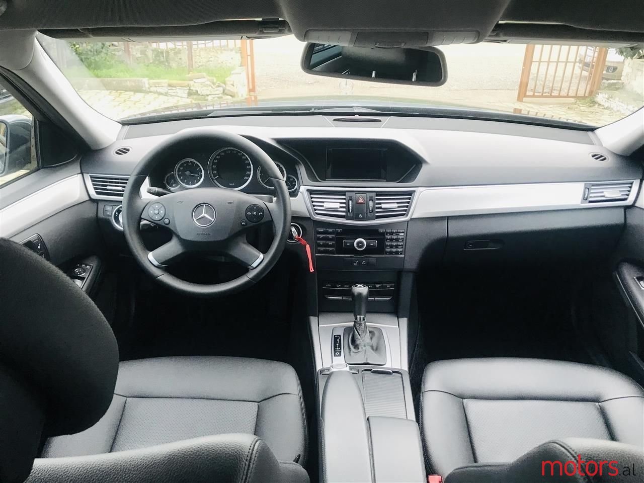 2010' Mercedes-Benz E 200 photo #6