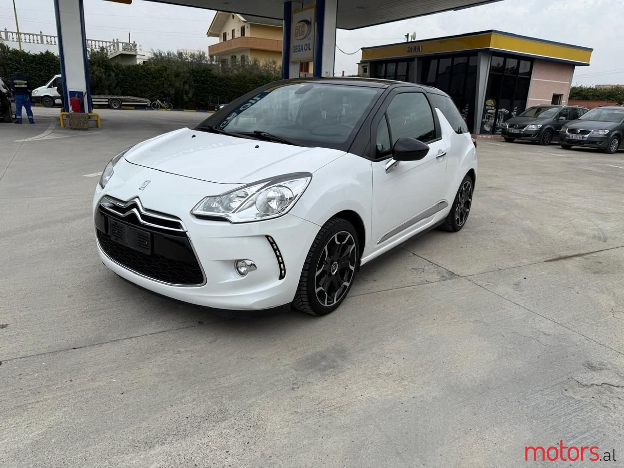 2012' Citroen DS3 photo #2