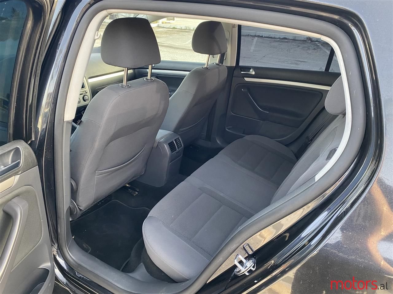 2008' Volkswagen Golf photo #2