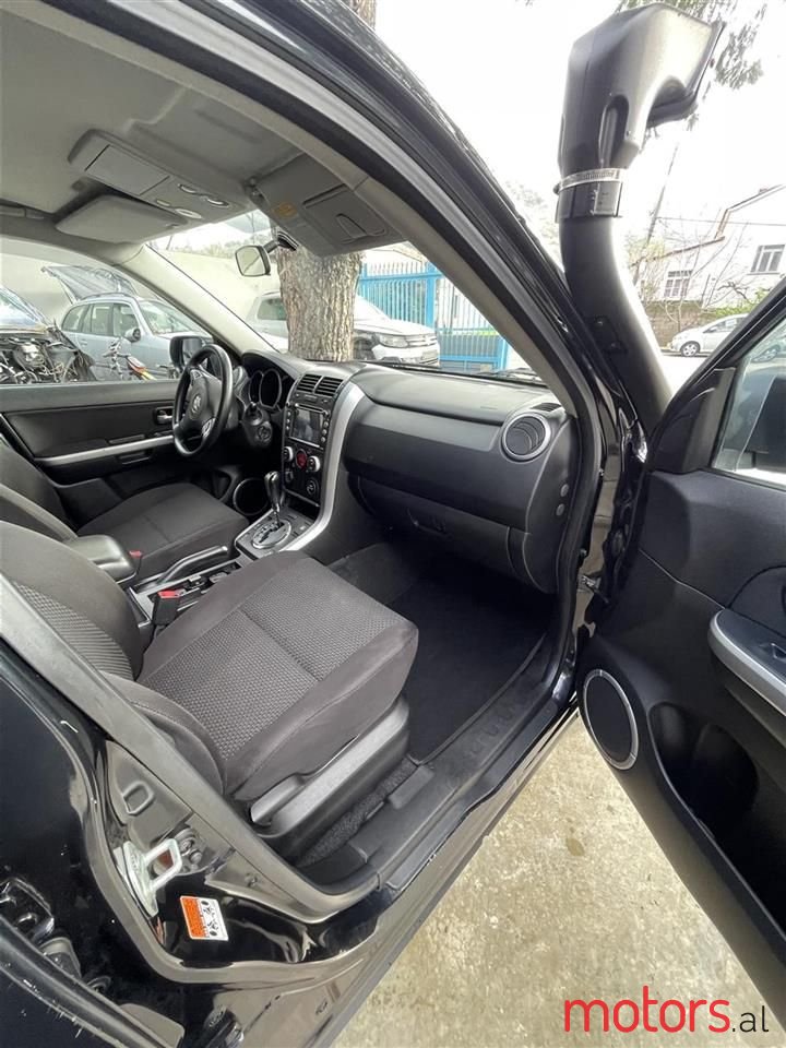 2010' Suzuki Grand Vitara photo #5