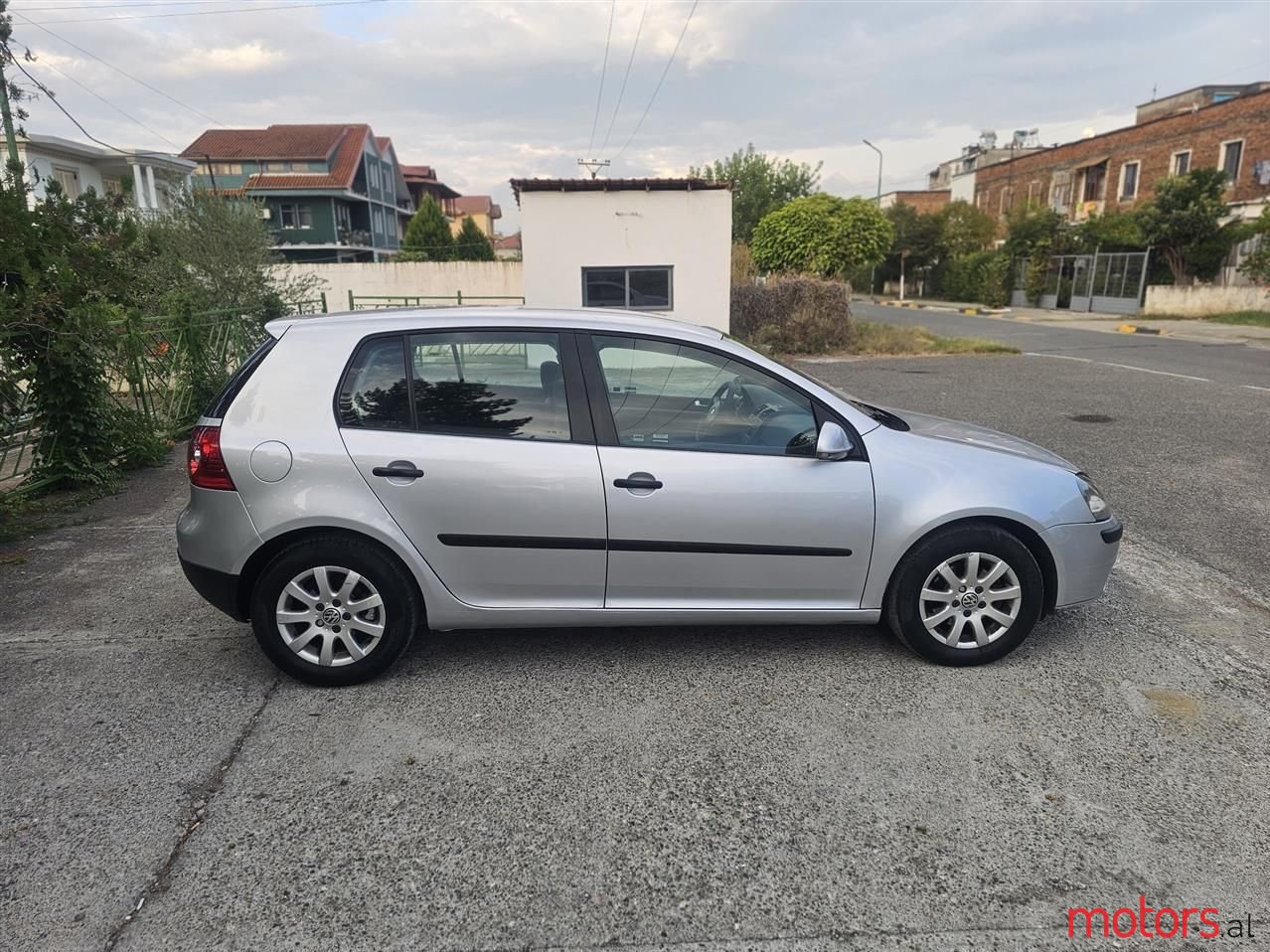 2004' Volkswagen Golf photo #5