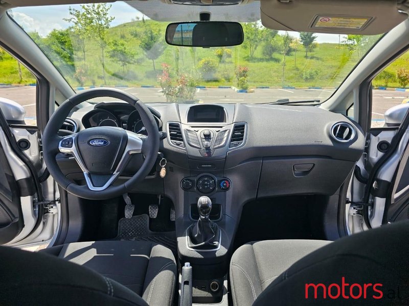 2013' Ford Fiesta photo #6
