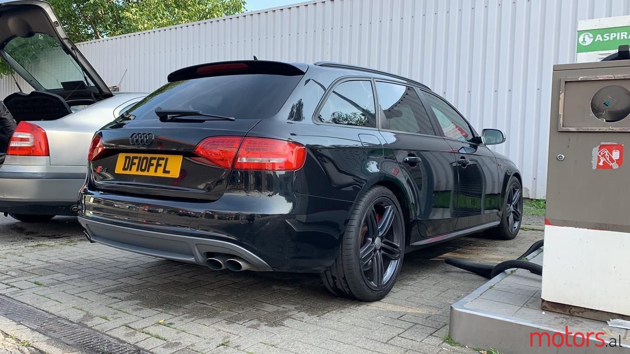 2011' Audi A4 photo #4