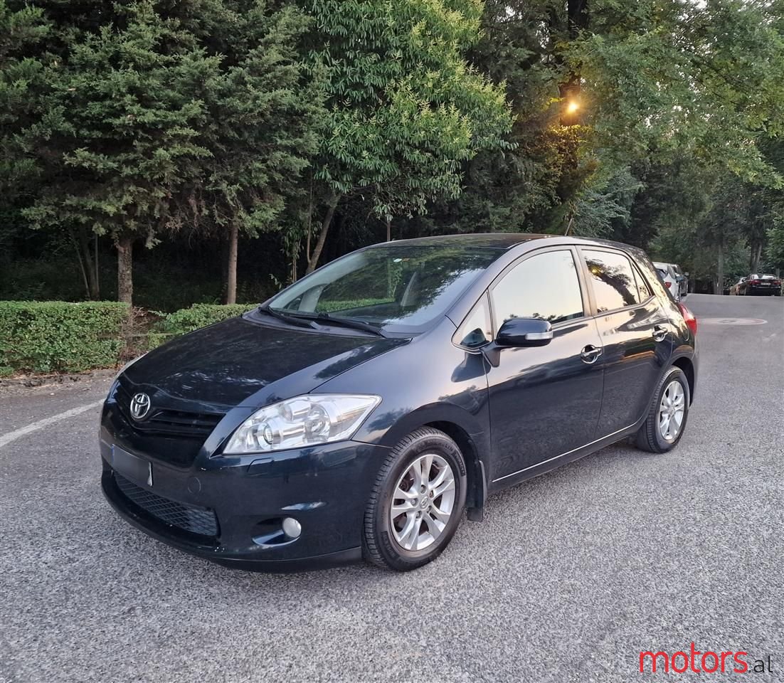 2012' Toyota Auris photo #3