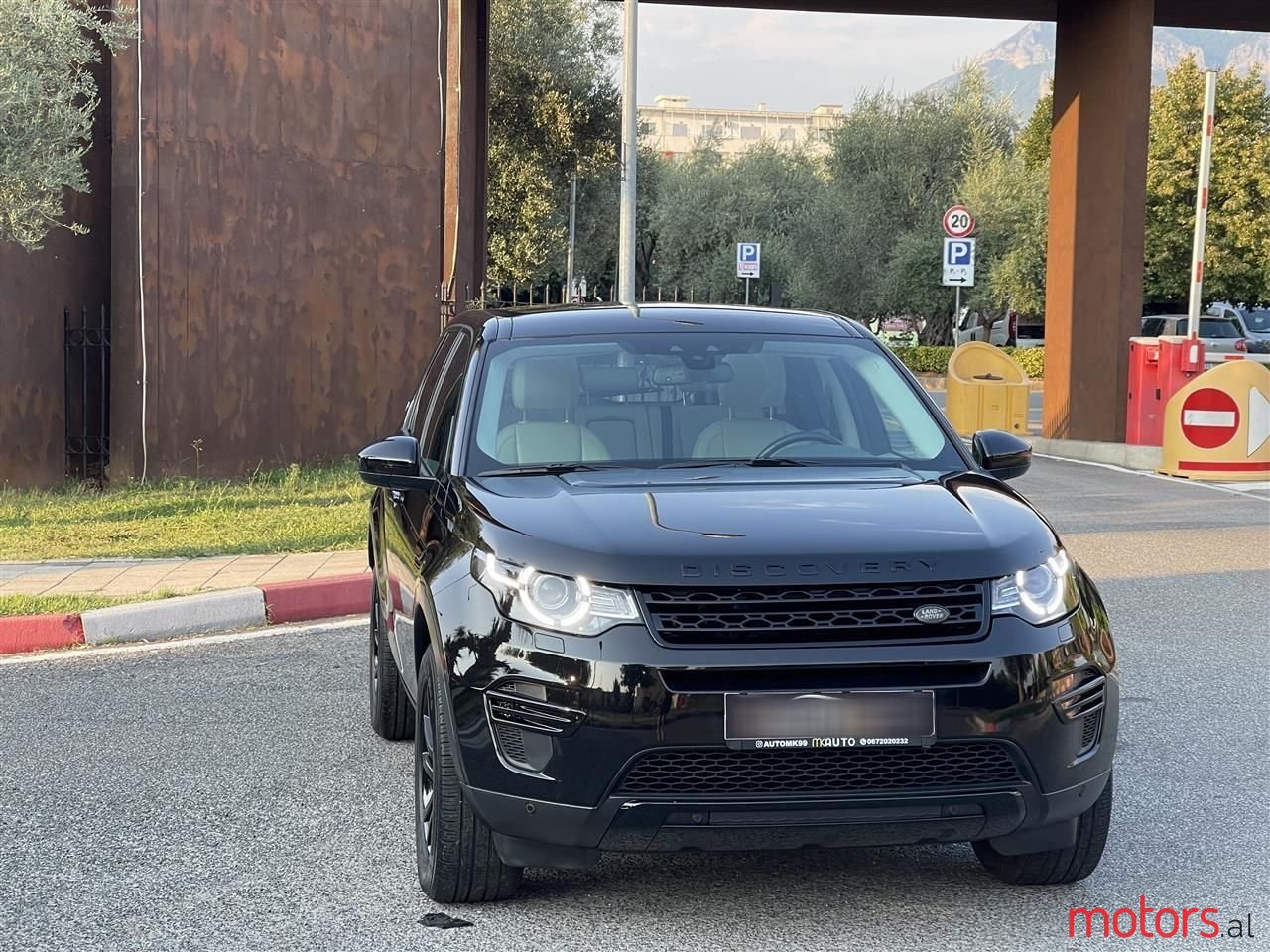 2018' Land Rover Discovery Sport photo #1