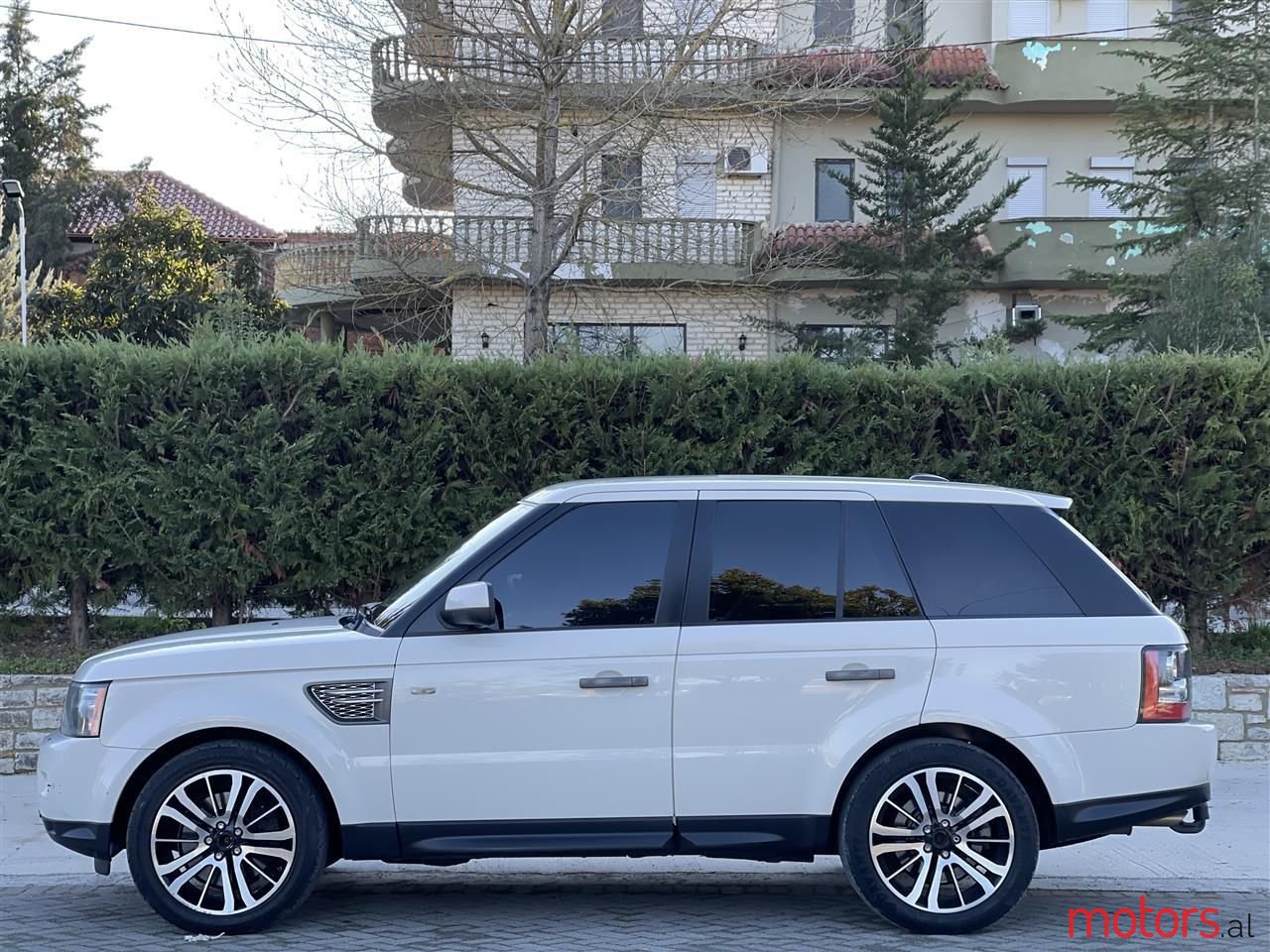 2011' Land Rover Range Rover Sport photo #4