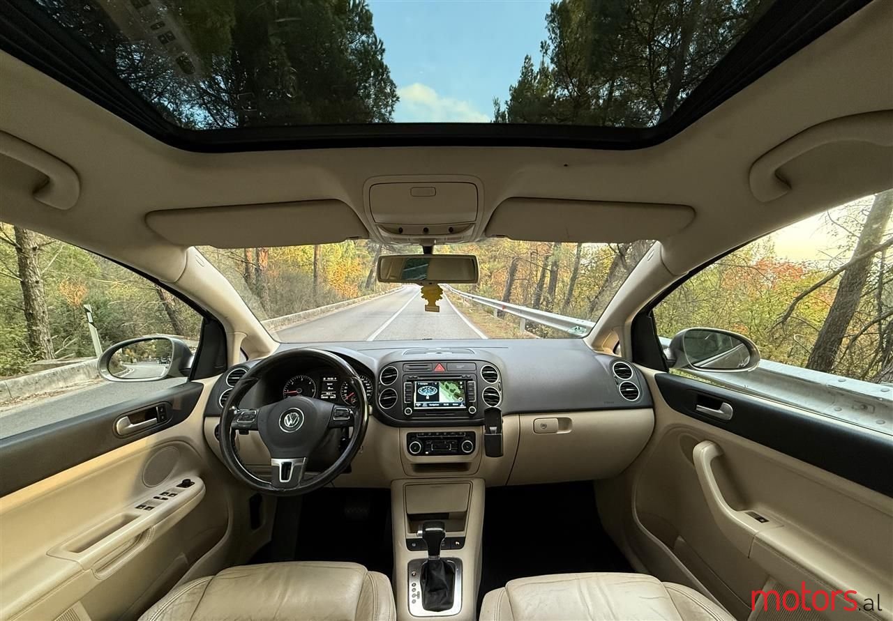 2009' Volkswagen Golf Plus photo #5