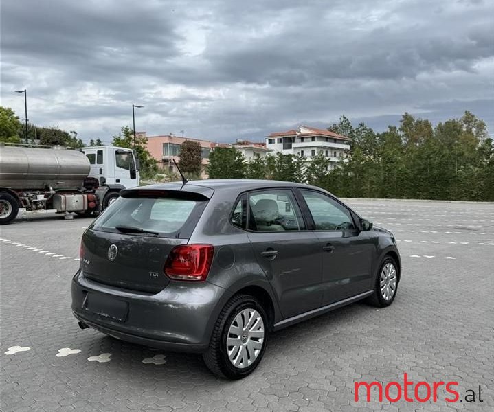 2010' Volkswagen Polo photo #6