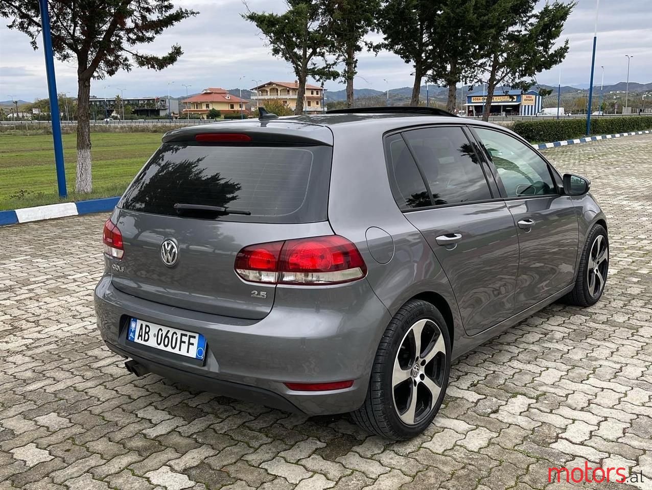 2012' Volkswagen Golf photo #2